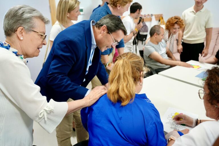 Miguel Ángel Gallardo asiste a la inauguración del centro de día de Nuestra Señora de la Luz, que atiende a 33 personas con discapacidad