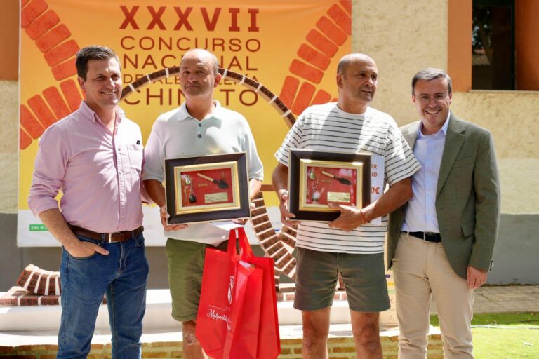 El presidente de la Diputación de Badajoz visita el Concurso Nacional de Albañilería de Malpartida de Plasencia que cumple 37 ediciones