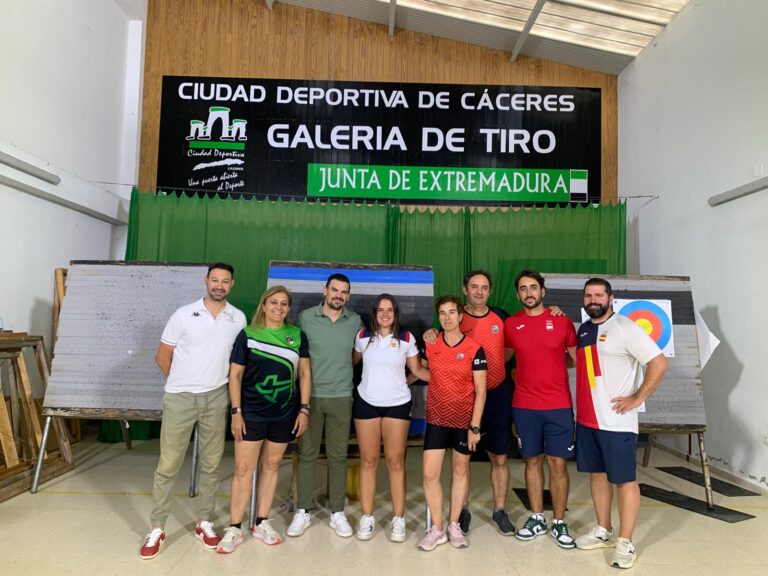 La Junta de Extremadura facilita el entrenamiento en la Ciudad Deportiva de Cáceres a los arqueros españoles que competirán en los Juegos Olímpicos