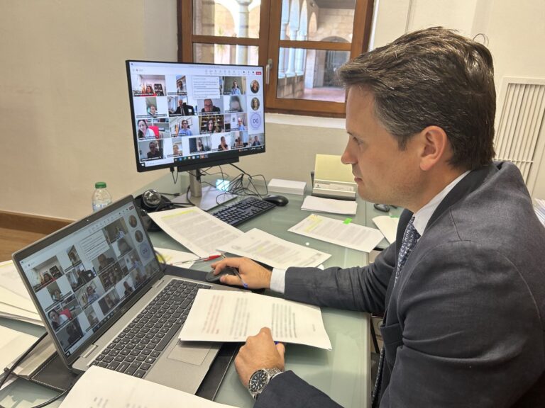 El Consejo de Política Local de Extremadura aprueba dos nuevos programas de colaboración para mejorar la calidad de vida de las personas mayores y sus cuidadores
