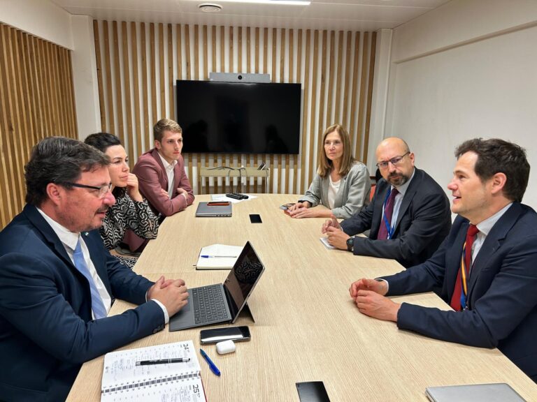 Santamaría mantiene reuniones con representantes europeos en Bruselas con el objetivo de fortalecer las relaciones entre Extremadura y la UE