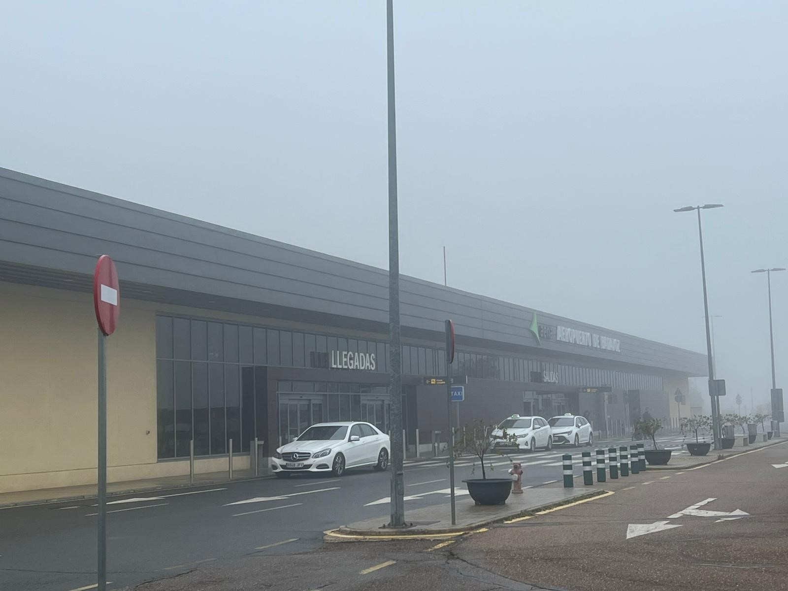 El BOE publica el convenio entre la Junta y el Ministerio de Transportes para la OSP que fija una frecuencia más a Barcelona desde el aeropuerto de Badajoz