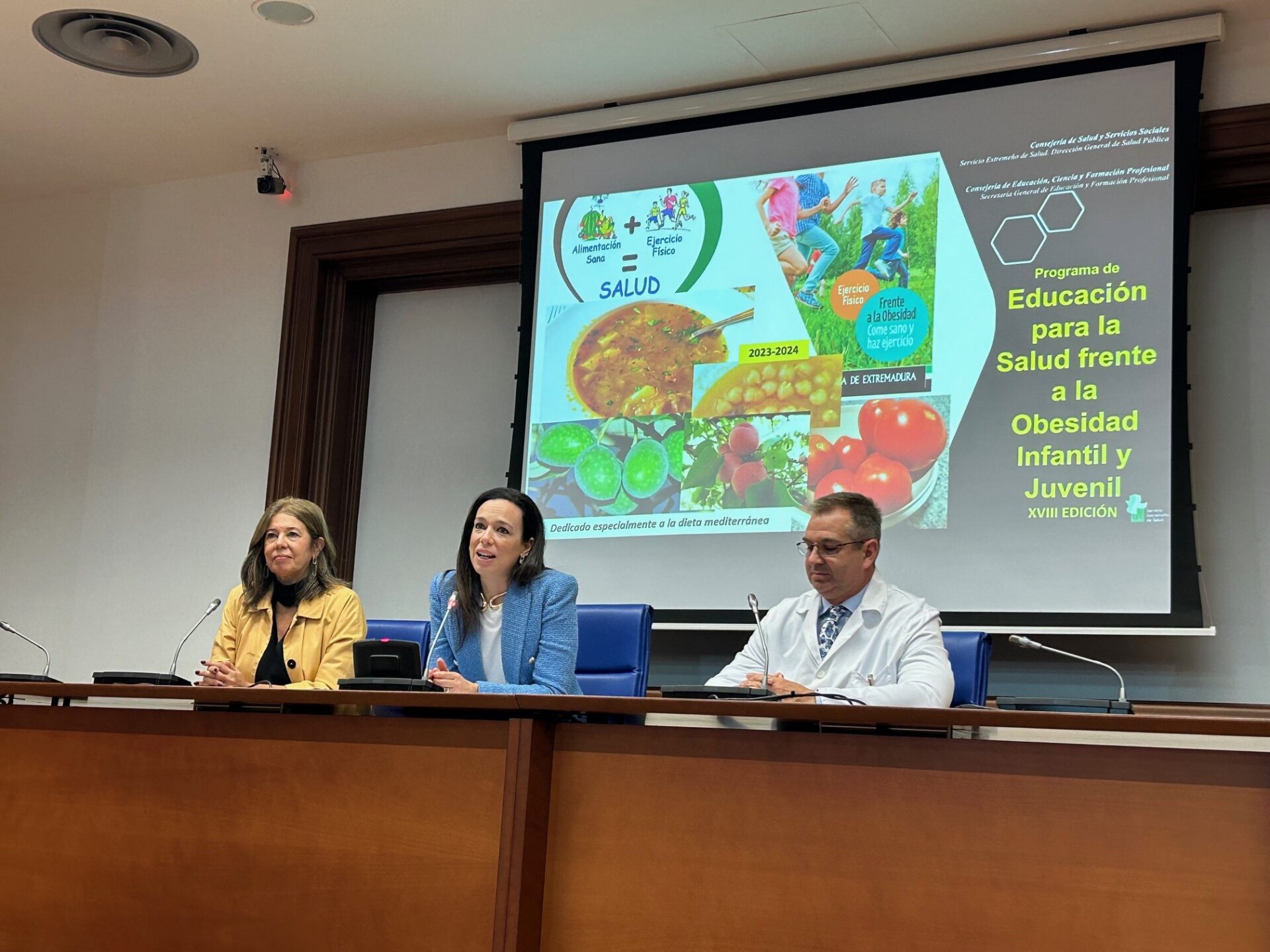 La consejera de Salud reconoce la preocupación de las administraciones sanitarias por la alta incidencia de la obesidad
