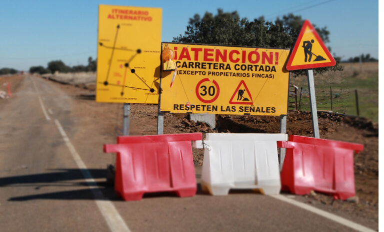 Corte de tráfico de vehículos en la Carretera BA-155