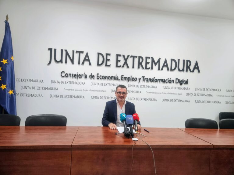 El paro baja en 10.400 personas en Extremadura respecto al trimestre anterior y en 10.200 en relación con el mismo trimestre de 2023