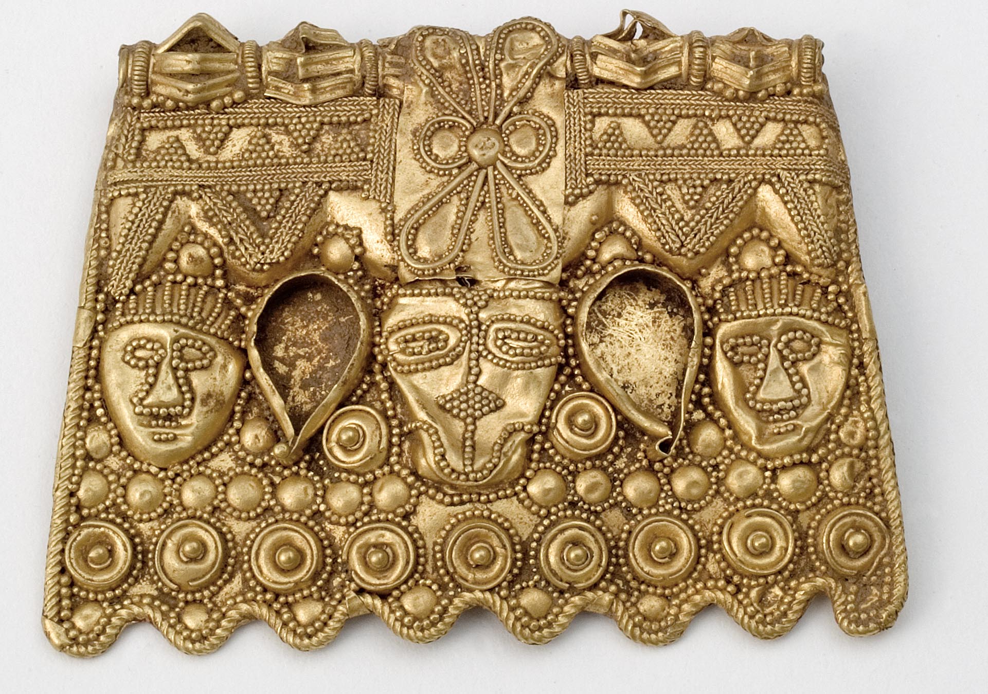El Museo Arqueológico Provincial de Badajoz expone ‘El tesoro de Segura de León, 40 años después’