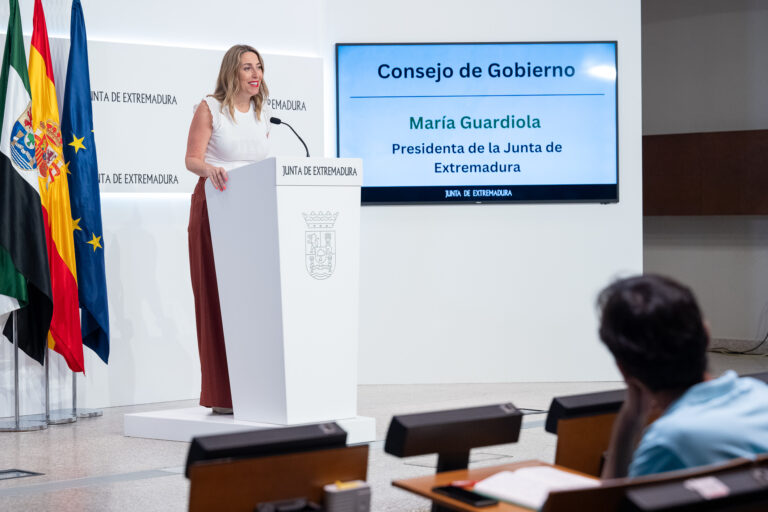 María Guardiola anuncia una inversión de 36,8 millones para mejorar la eficiencia energética en colegios e institutos de la región