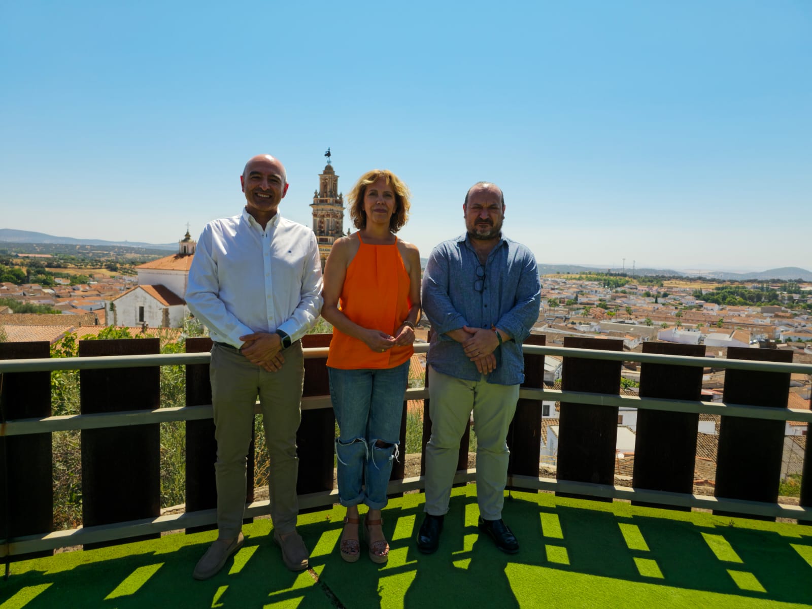 Responsables de Transformación Digital de la Junta se reúnen con la alcaldesa de Burguillos y la Fundación Rural INEXT para avanzar en el desarrollo digital de la zona