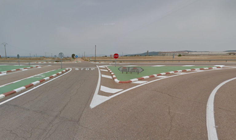 Corte de tráfico en la Carretera Provincial BA-137 en Casas de Don Pedro