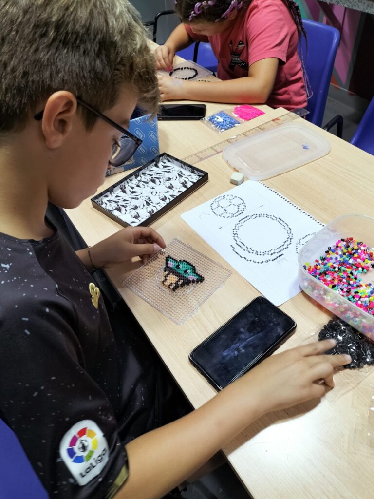 La Junta de Extremadura reactiva la financiación y organización de actividades en su red de Espacios para la Creación Joven y Factorías Jóvenes