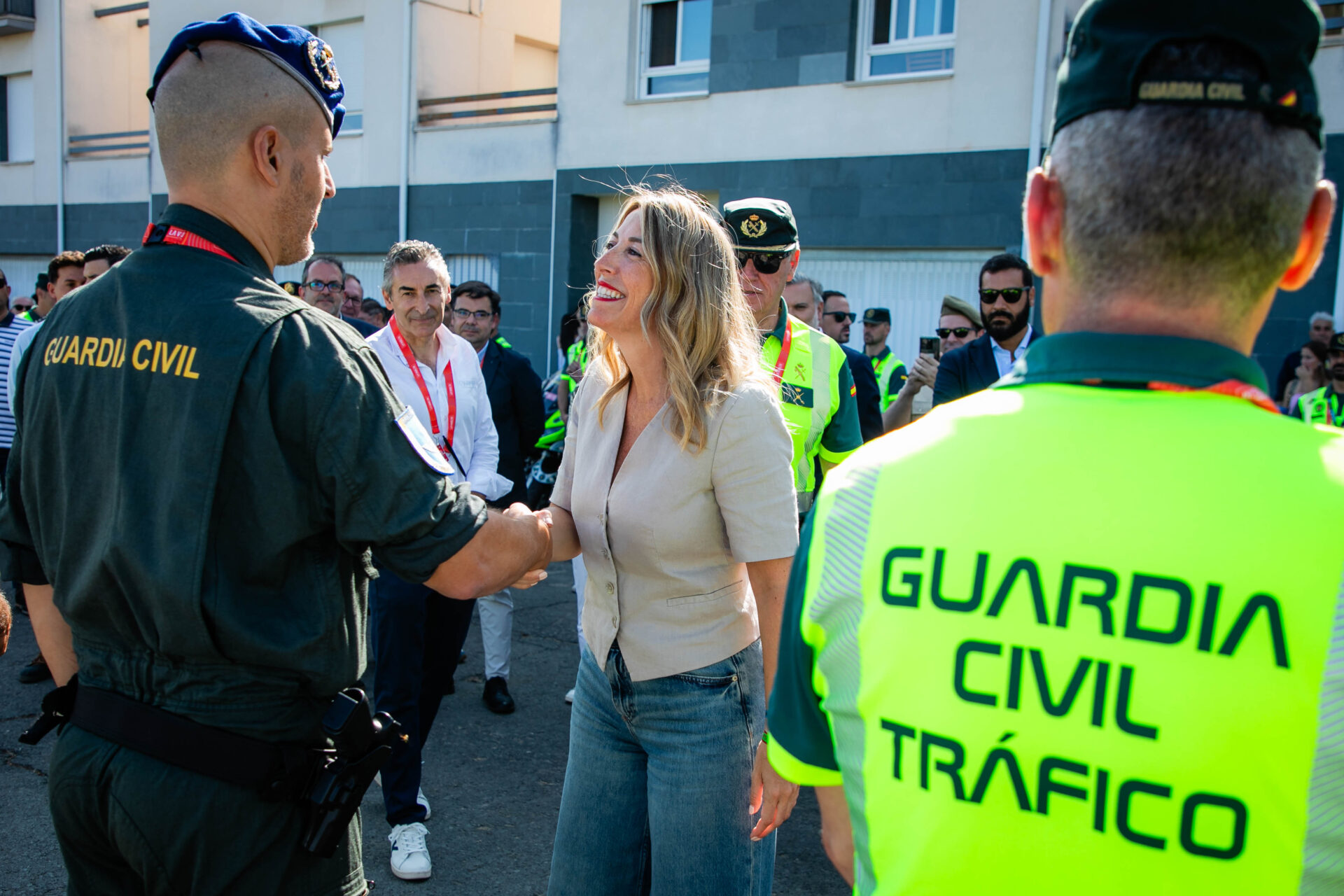 La presidenta de la Junta de Extremadura asiste a la presentación del dispositivo de la Guardia Civil que forma parte de la Vuelta Ciclista a España