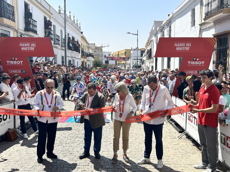 La consejera Victoria Bazaga subraya la apuesta del Ejecutivo por la Vuelta Ciclista por su repercusión socioeconómica