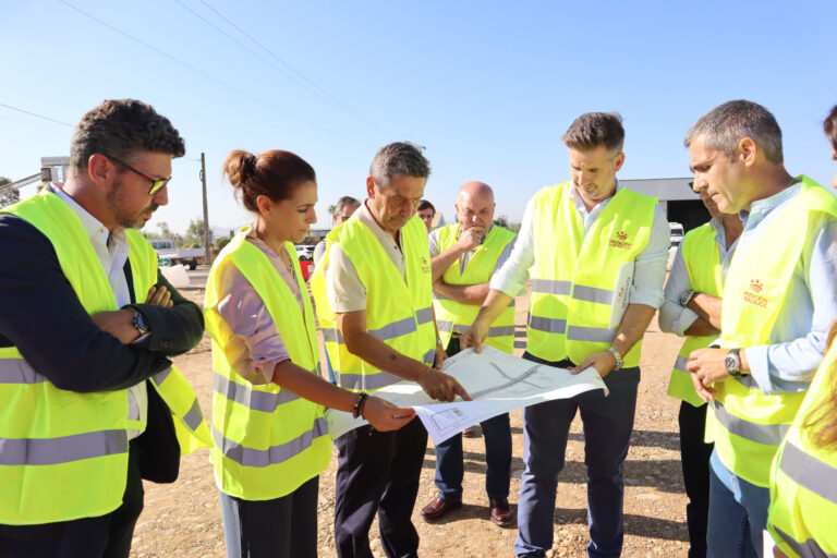 Visita a las obras de la Glorieta de Las Arenas en la intersección de la BA-060 y la EX-351