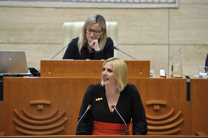 La consejera de Hacienda convoca a los grupos parlamentarios para iniciar la negociación de los Presupuestos Generales de Extremadura para 2025