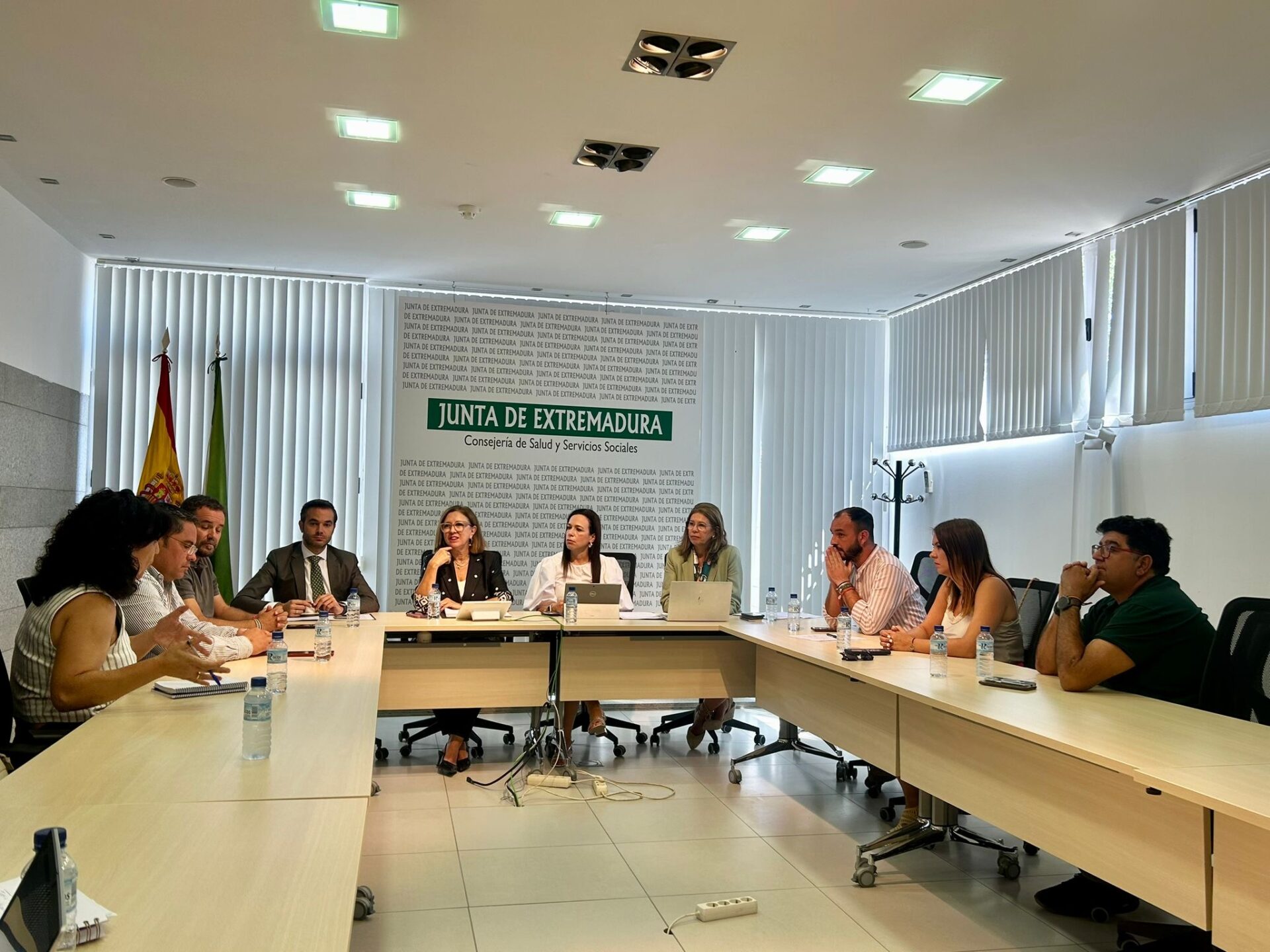 La Junta de Extremadura destinará 250.000 euros para ayudar a las poblaciones afectadas por el virus del Nilo Occidental