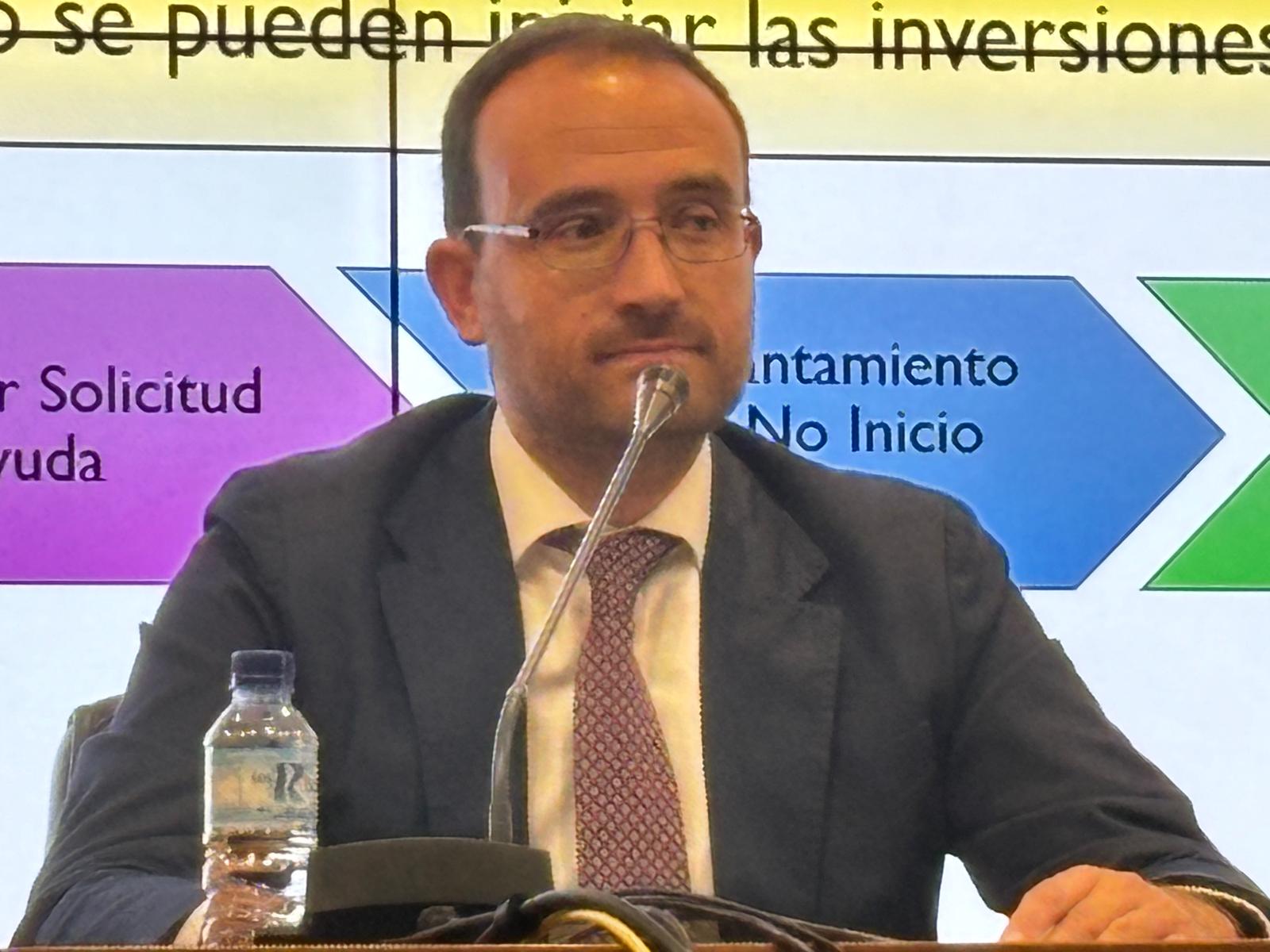 El director general de la PAC expone al sector agroindustrial las nuevas ayudas extraordinarias para maquinaria