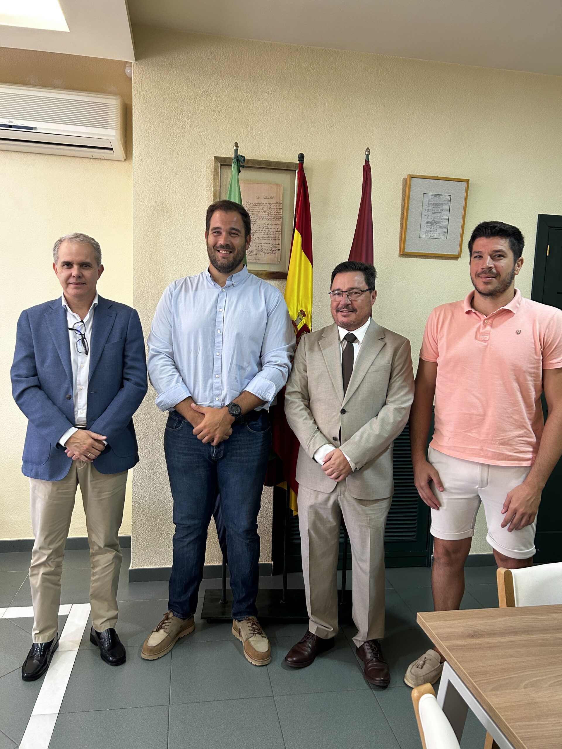 Santamaría anuncia la convocatoria de ayudas orientadas a la digitalización para ‘pueblos inteligentes’ con motivo de su visita a Montijo