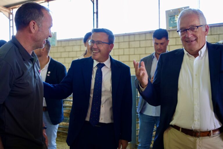 Miguel Ángel Gallardo destaca en la apertura del Salón Ovino de Castuera la “valentía” del sector y su capacidad de adaptación