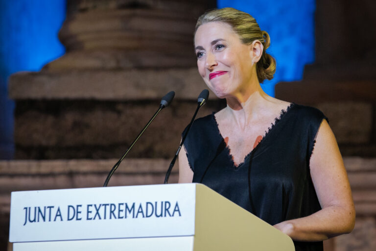 María Guardiola destaca “el esfuerzo y el trabajo” de los galardonados con las Medallas de Extremadura 2024, ejemplos de los valores de la ‘Tierra Madre’