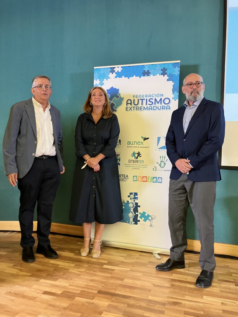 Unos 300 docentes asisten a una jornada regional para mejorar las respuestas educativas hacia el alumnado TEA