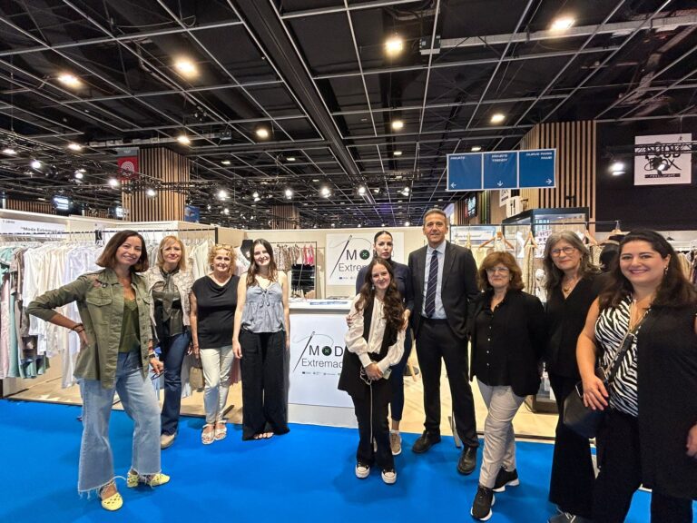 La Junta acompaña a las empresas extremeñas en la feria de moda y complementos Who¿s Next de París