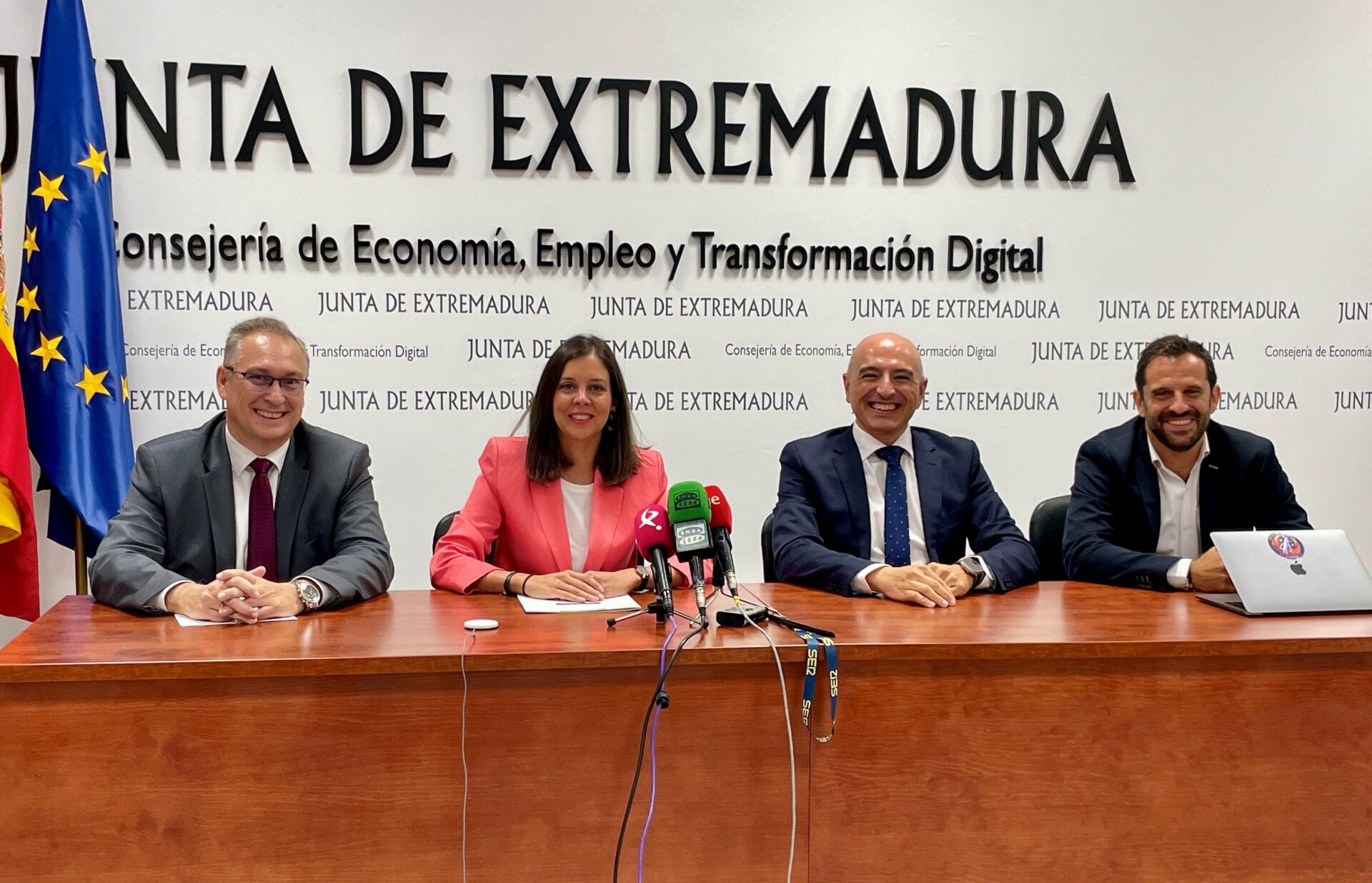 La Junta de Extremadura pone en marcha un Asistente Virtual para apoyar a empresas y autónomos