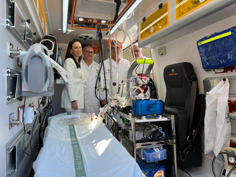 Sara Gª Espada subraya el “hito” que supone la puesta en marcha de la primera Unidad Móvil ECMO en el Hospital Universitario de Badajoz