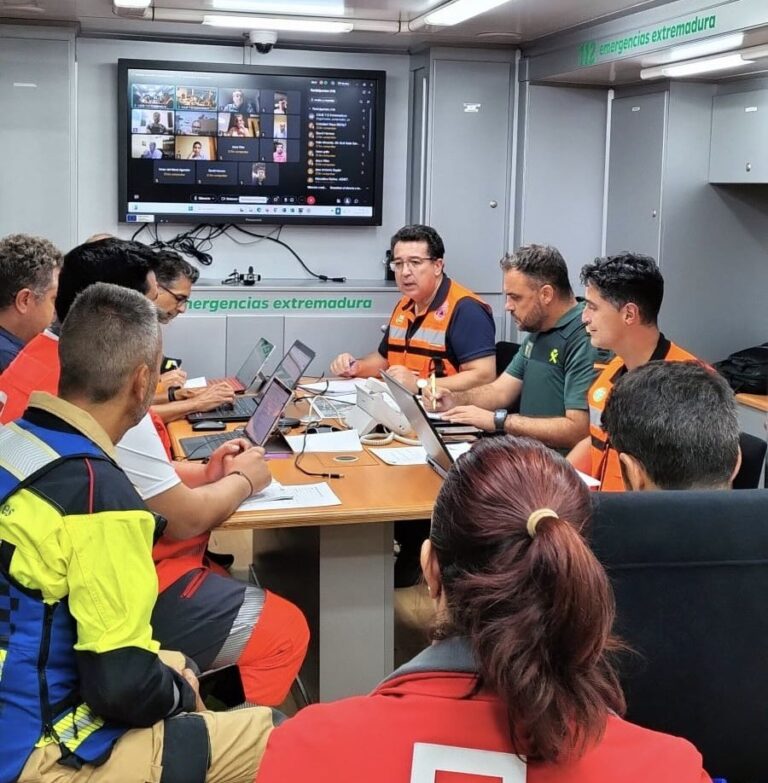 La Junta de Extremadura da por controlado el incendio originado en Nuñomoral y desactiva el Plan Especial de Protección Civil del INFOCAEX