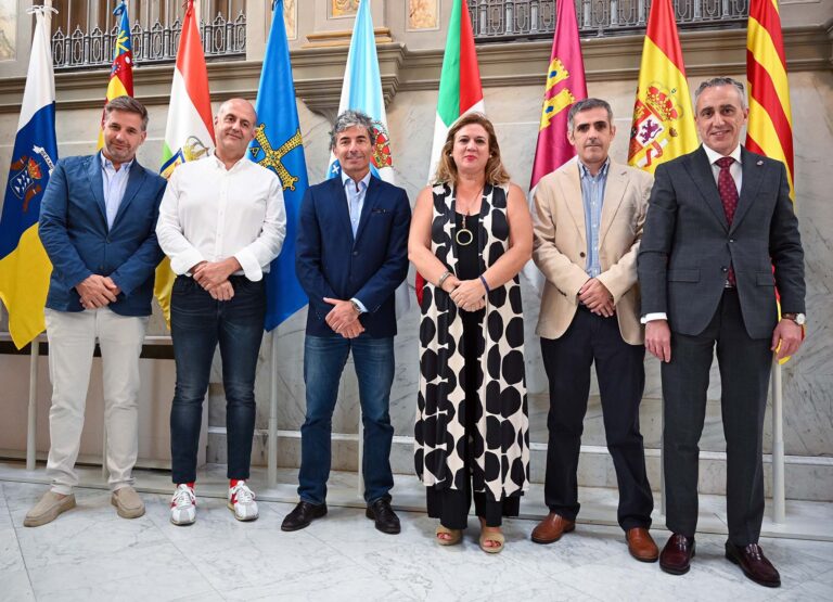 Encuentro entre las diputaciones de Badajoz y Ciudad Real para abordar proyectos conjuntos en el ámbito de las infraestructuras viarias