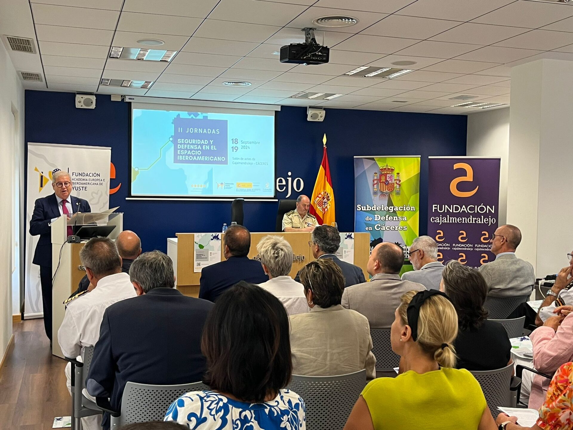 La Fundación Yuste y el Ministerio de Defensa analizan en Cáceres la seguridad y defensa en el ámbito iberoamericano
