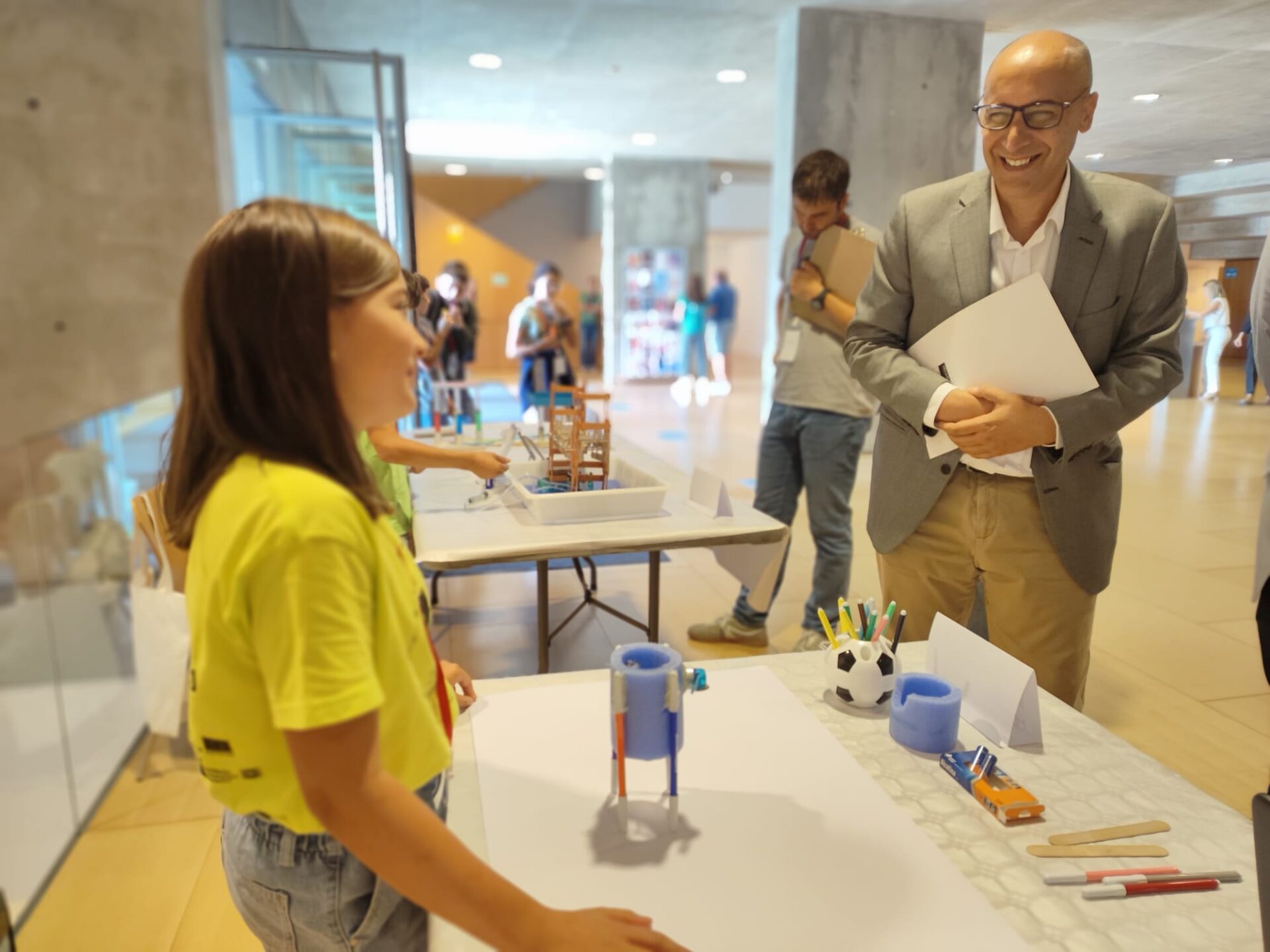 Alumnos de toda Extremadura muestran 35 experimentos en la X Feria de Ciencias de la Escuela Municipal de Jóvenes Científicos
