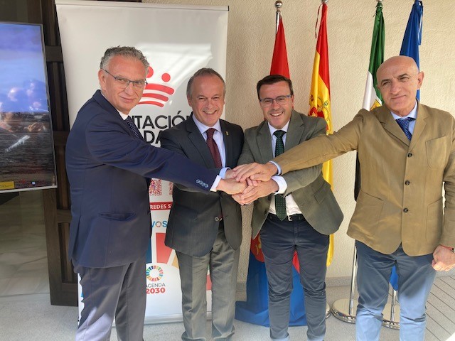 Manuel Martín destaca los casi 2 millones que la Junta de Extremadura invierte y la colaboración entre administraciones para ejecutar la carretera entre Guareña y Santa Amalia