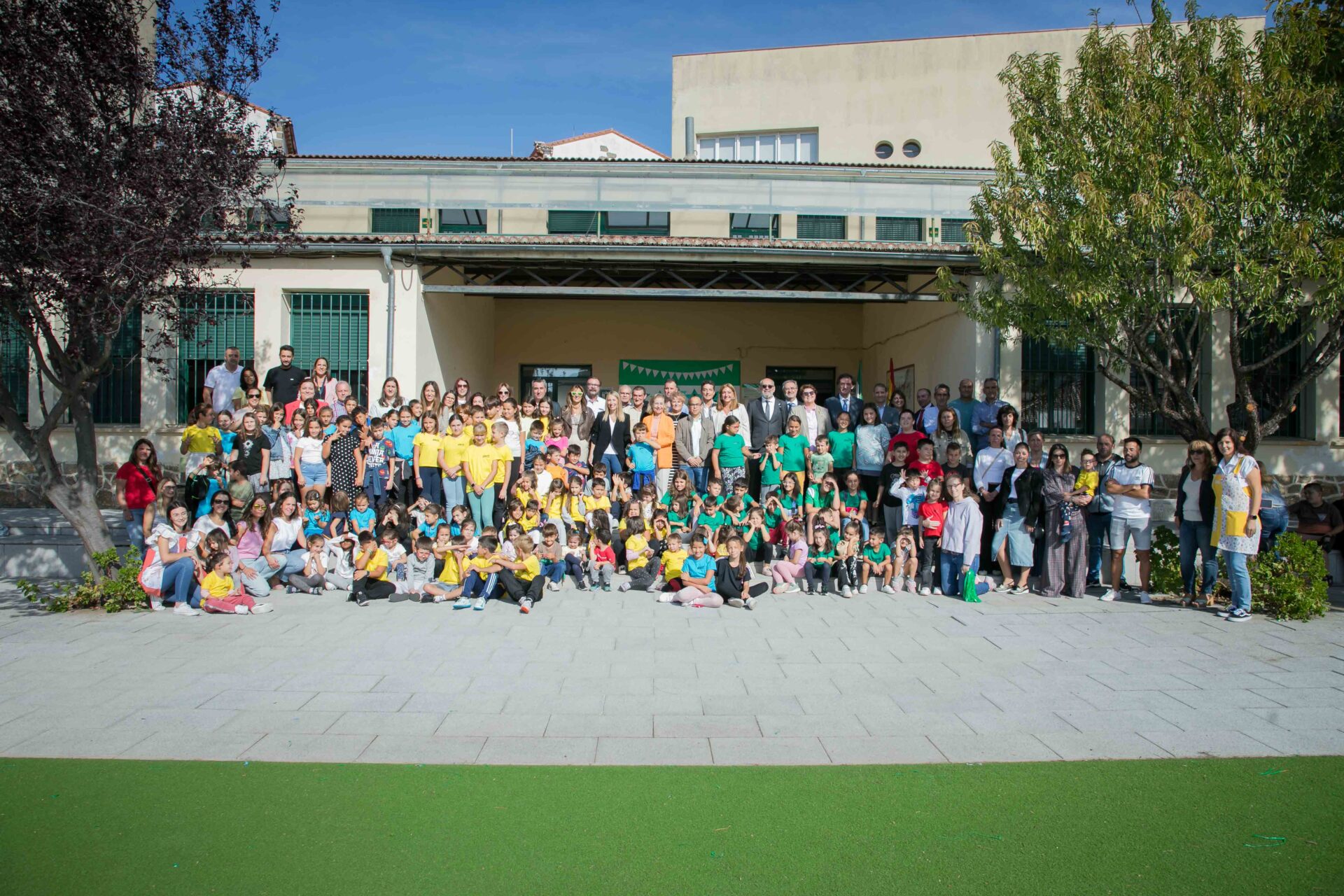 Guardiola visita el CRA Almenara de Gata y ratifica el compromiso de la Junta con la escuela rural: “La transformación de esta tierra comienza en estas aulas”