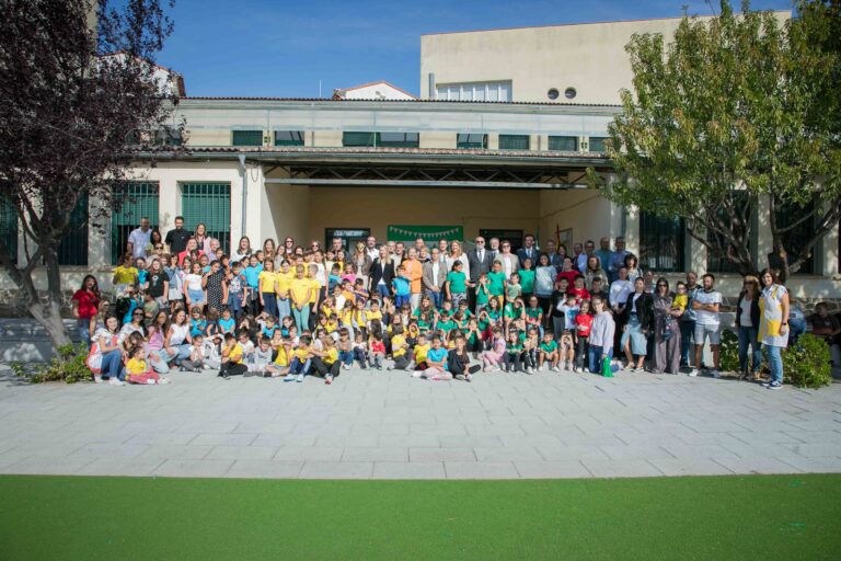 Guardiola visita el CRA Almenara de Gata y ratifica el compromiso de la Junta con la escuela rural: “La transformación de esta tierra comienza en estas aulas”