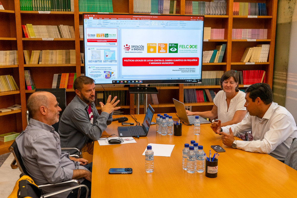 Una pasantía boliviana procedente de Tarija visita los proyectos de Eficiencia Energética y Transición Ecológica de la Diputación de Badajoz