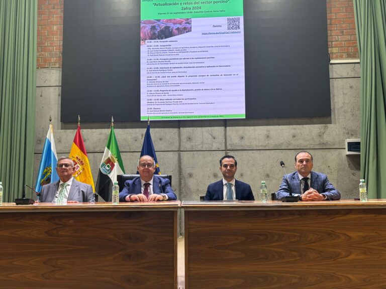 La Junta de Extremadura apoya al sector porcino en la jornada de actualización y retos del sector porcino celebrada en la Feria de Zafra