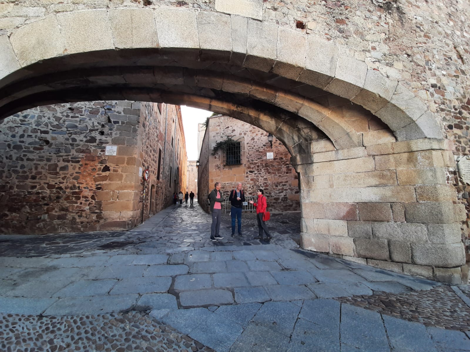 Una revista de Países Bajos especializada en España se interesa por el senderismo y el turismo cultural de Extremadura