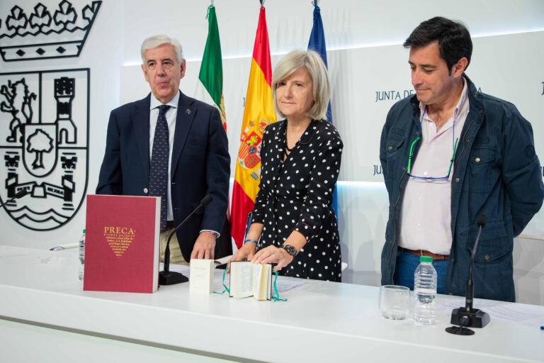 La Editora Regional de Extremadura publica el facsímil de ‘Praecationes Biblicae’ perteneciente a la Biblioteca de Barcarrota