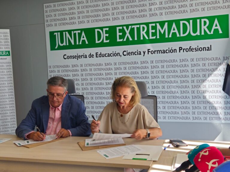 La consejera de Educación firma un convenio con la Federación de Autismo de Extremadura para mejorar la atención a alumnos TEA