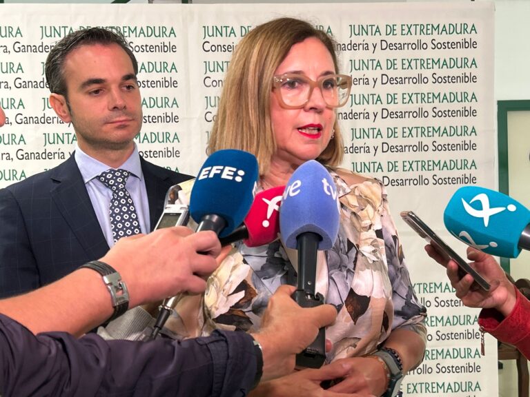 La Junta pondrá todos los recursos económicos necesarios para comprar vacunas contra la lengua azul y que los ganaderos no hagan el desembolso