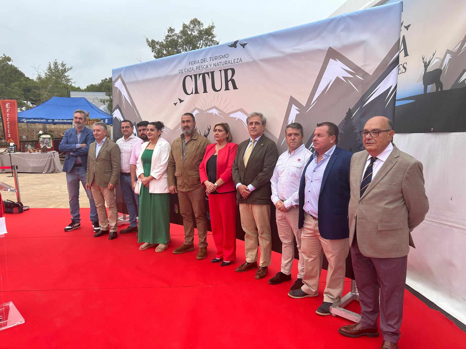 El consejero de Gestión Forestal y Mundo Rural inaugura la Feria CITUR en Helechosa de los Montes