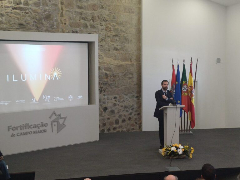 Extremadura participa en un proyecto transfronterizo que iluminará el santuario de Carrión y el castillo de Valencia de Alcántara