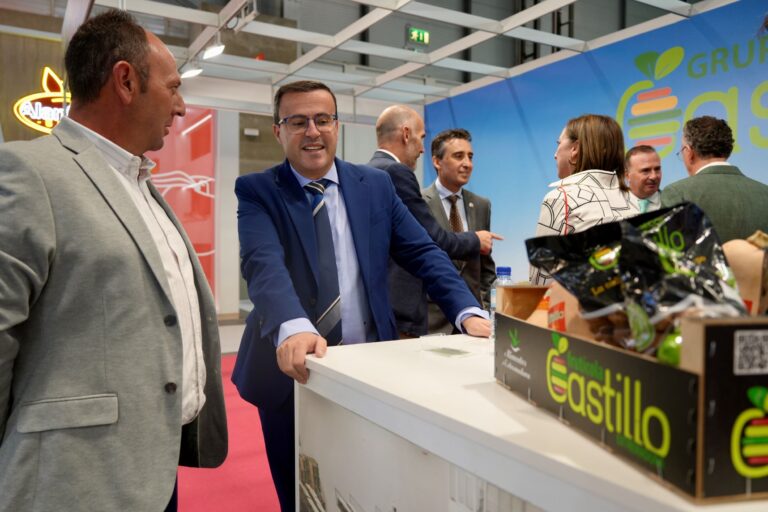 Miguel Ángel Gallardo visita Fruit Attraction y muestra su apoyo al sector hortofrutícola extremeño