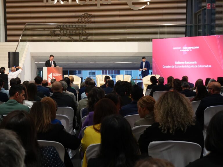 Santamaría anuncia ayudas al impulso de la digitalización de las pequeñas y medianas empresas con una inversión de 1,5 millones de euros