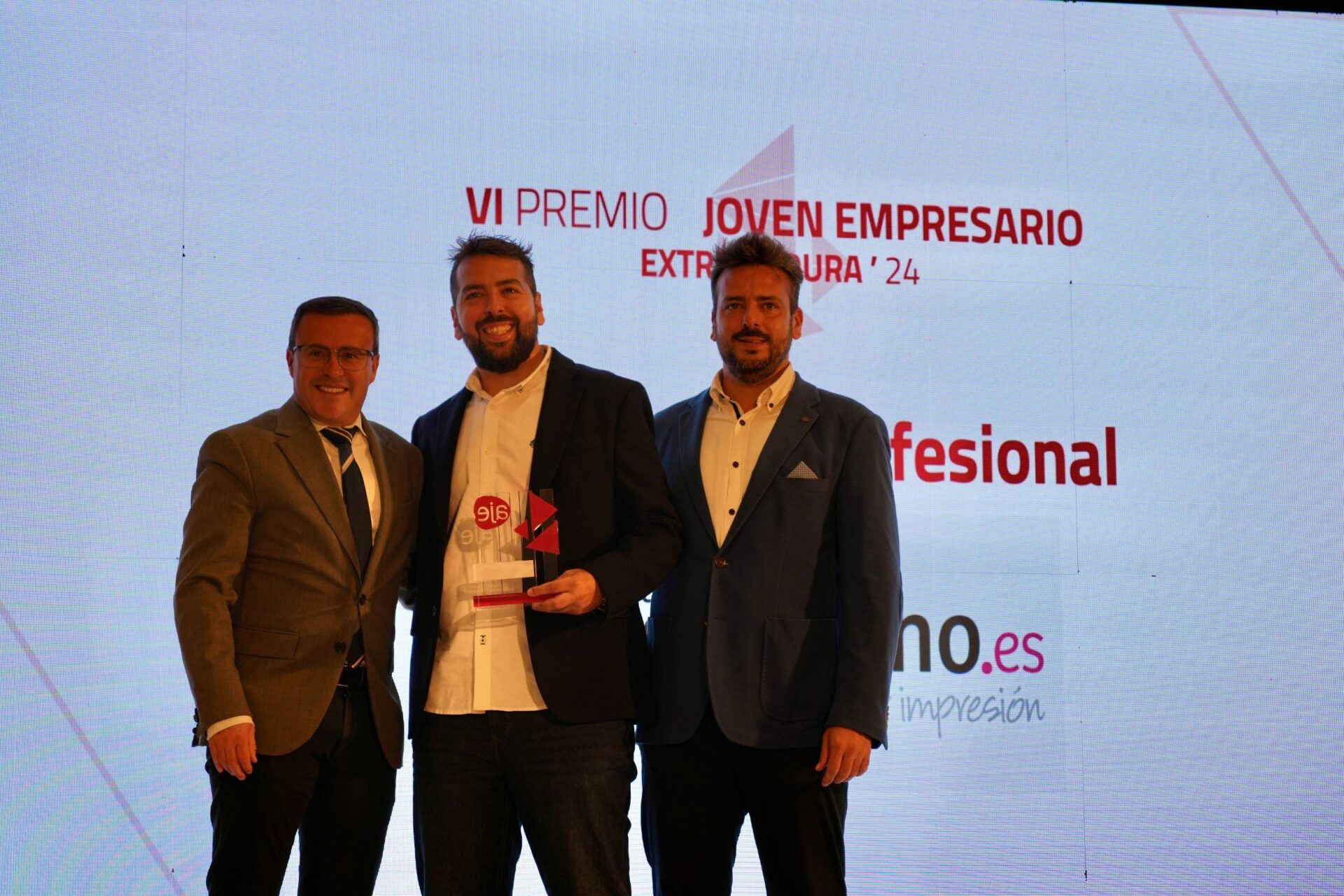 Miguel Ángel Gallardo agradece a los emprendedores que ofrezcan “oportunidades de vida digna”