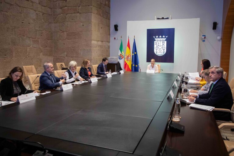 La Junta de Extremadura aprueba ayudas de entre 20.000 y 80.000 euros para impulsar la digitalización de ‘Pueblos Inteligentes’