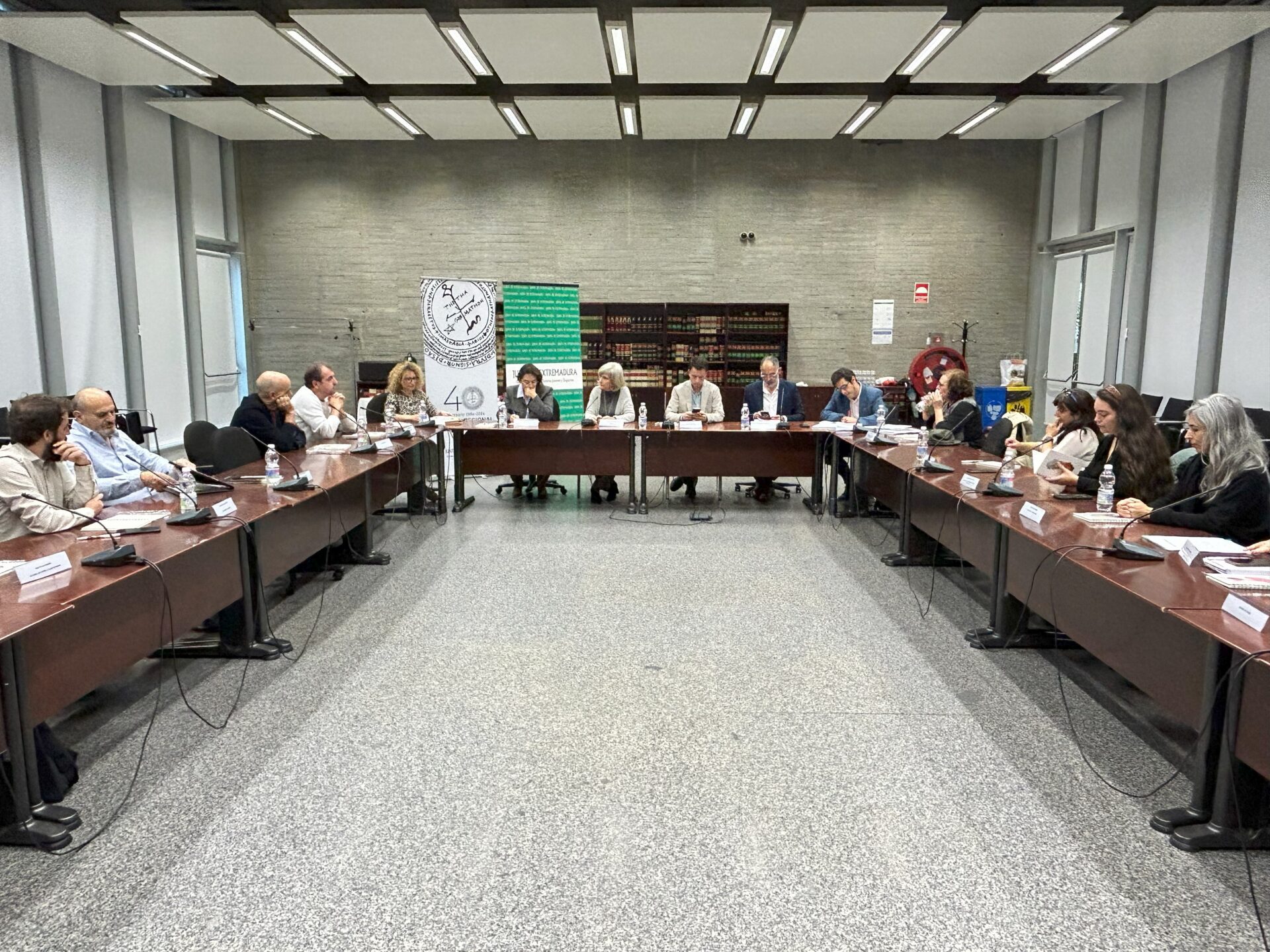 La Junta reúne a agentes del sector del libro para atender las necesidades y demandas de editores, autores y libreros