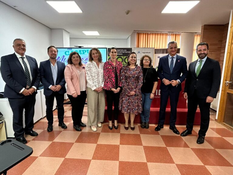 La secretaria general de Igualdad y Conciliación considera la cooperativa como una excelente fórmula para crear un proyecto empresarial