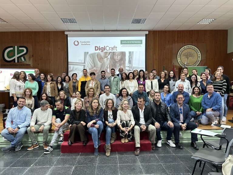 Educación hace entrega de kits con material tecnológico a 50 centros educativos extremeños