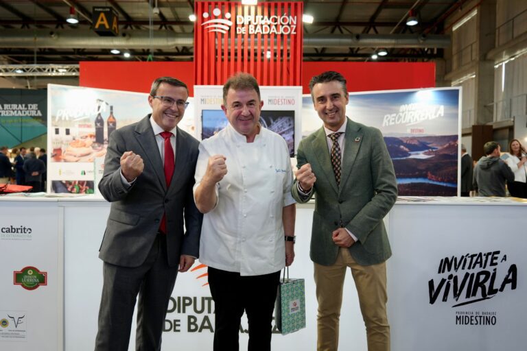Miguel Ángel Gallardo asegura que el sector agroalimentario es la “columna vertebral” de la economía de la región
